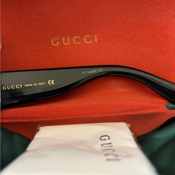 NWT Gucci Black Oversized Square Sunglasses GG0053s - Picture 9 of 10